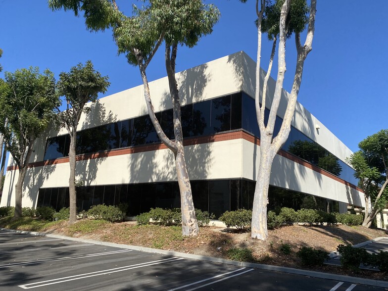 5141-5171 Verdugo Way, Camarillo, CA for lease - Building Photo - Image 1 of 3