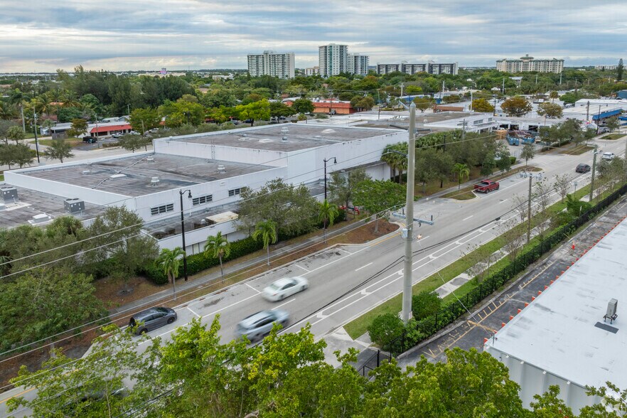 912-915 S Dixie Hwy E, Pompano Beach, Pompano Beach, FL à louer - Photo du bâtiment - Image 2 de 5