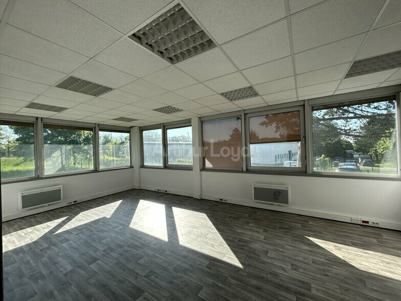 Office in Maxéville for lease - Interior Photo - Image 1 of 8
