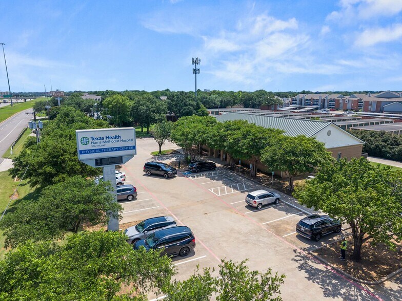 2419 Highway 121, Bedford, TX à vendre - Photo du bâtiment - Image 2 de 18