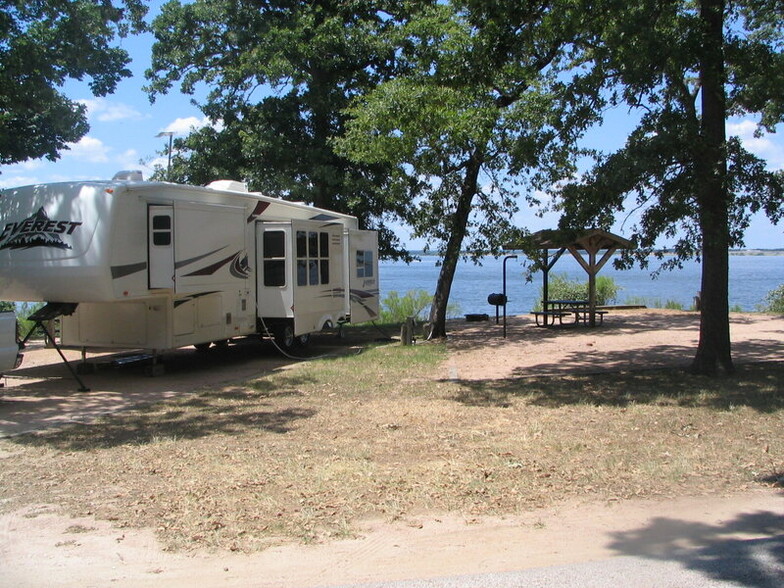 505 Marina, Brenham, TX à vendre - Photo du bâtiment - Image 3 de 27