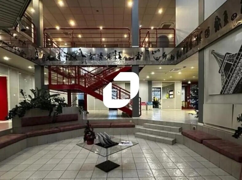 5 Avenue Johannes Gutenberg, Maurepas for lease - Lobby - Image 3 of 4