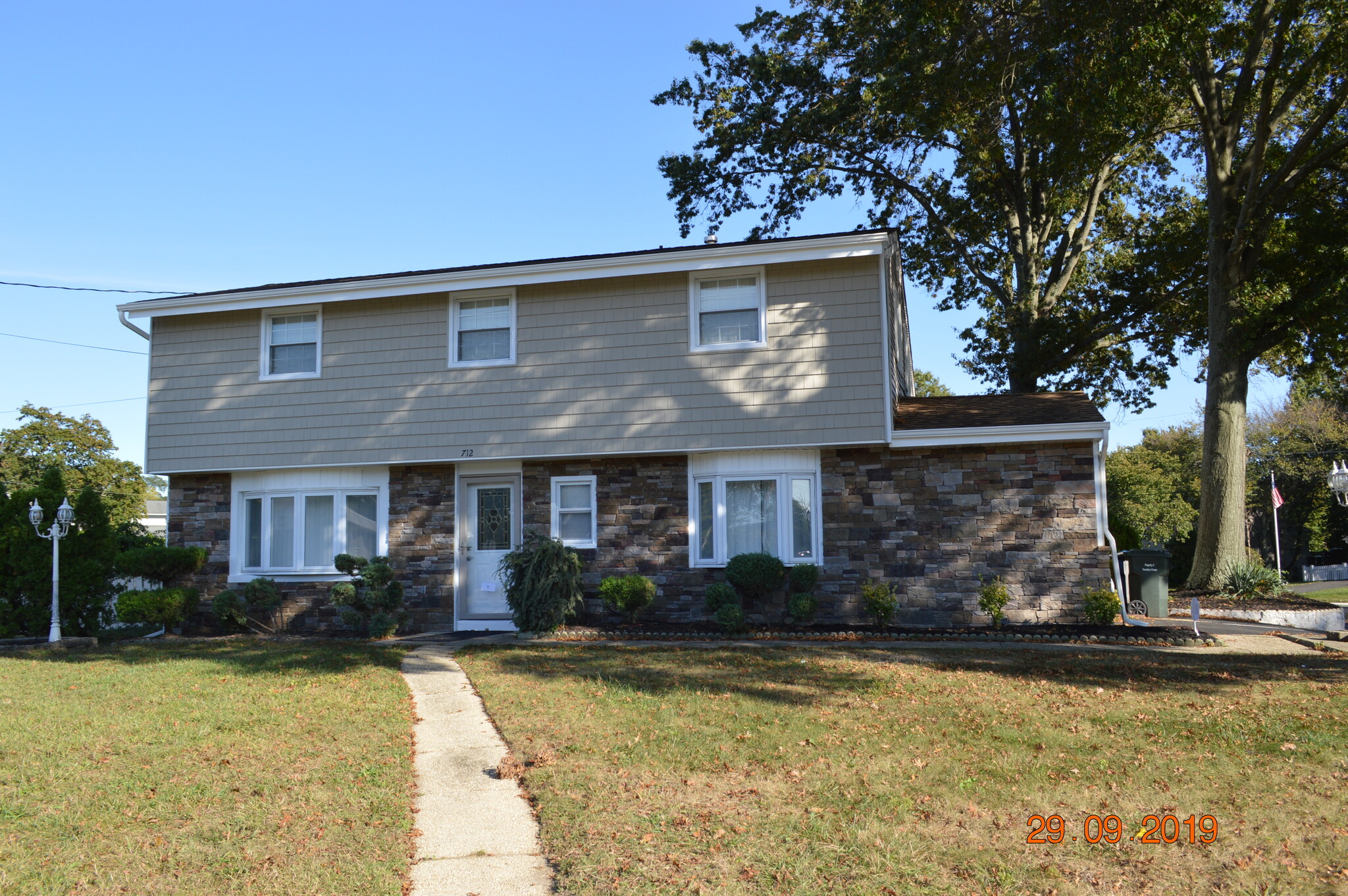 712 W Park Ave, Oakhurst, NJ à vendre Photo du bâtiment- Image 1 de 1