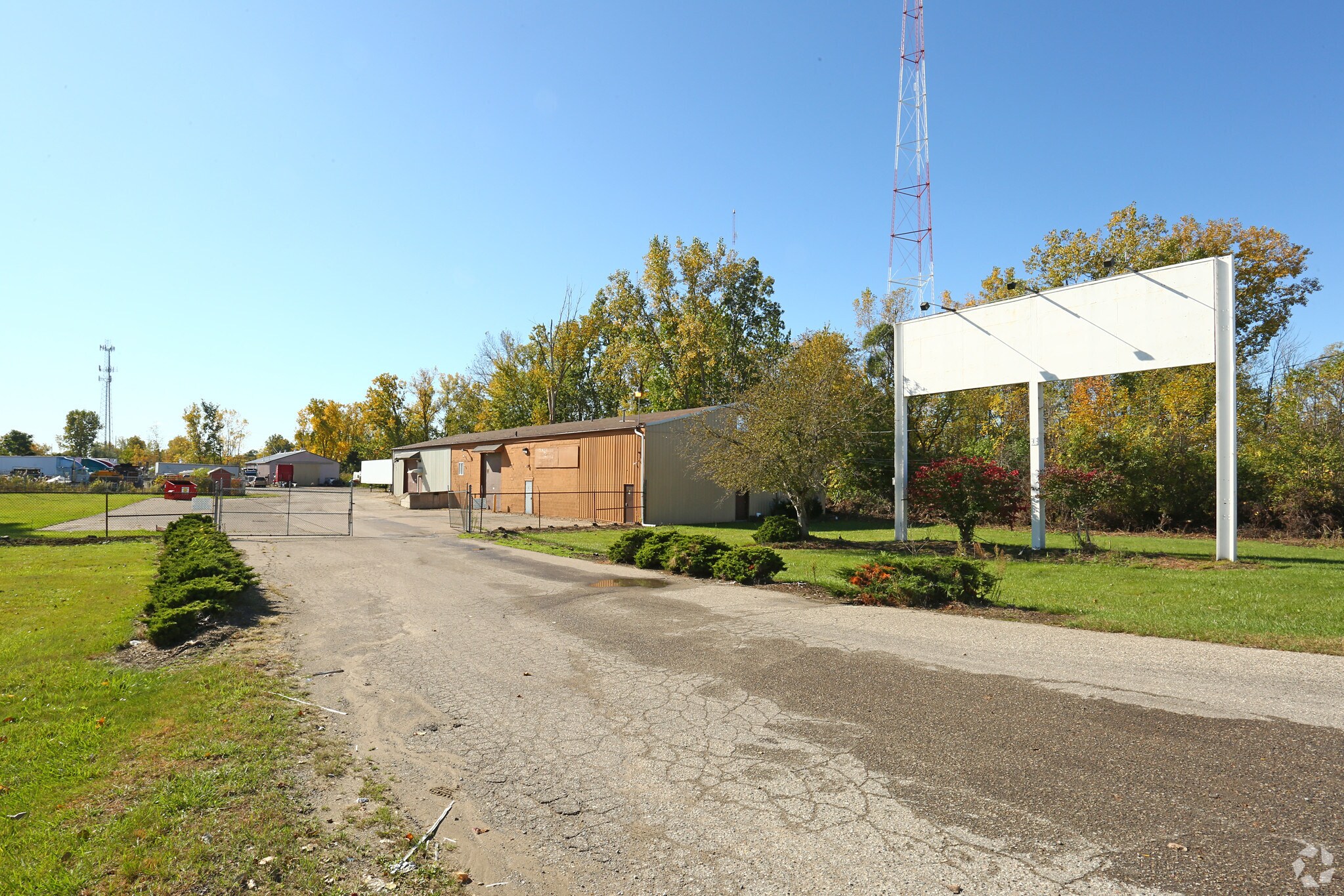 3108 E Bristol Rd, Burton, MI à louer Photo du bâtiment- Image 1 de 17