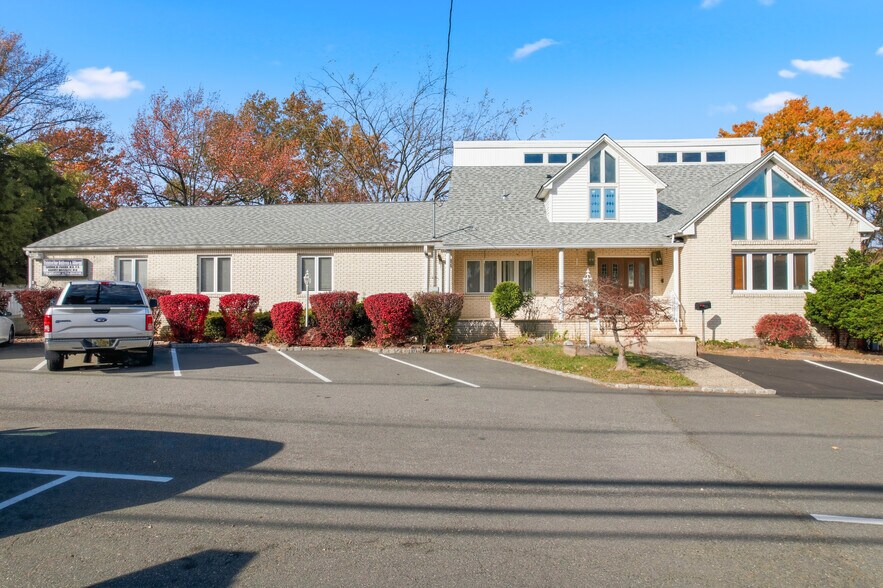 1818 Oak Tree Rd, Edison, NJ à louer - Photo du bâtiment - Image 1 de 30