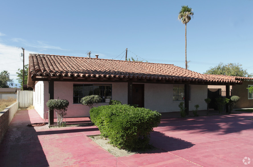 45497 Oasis St, Indio, CA à vendre - Photo principale - Image 1 de 1