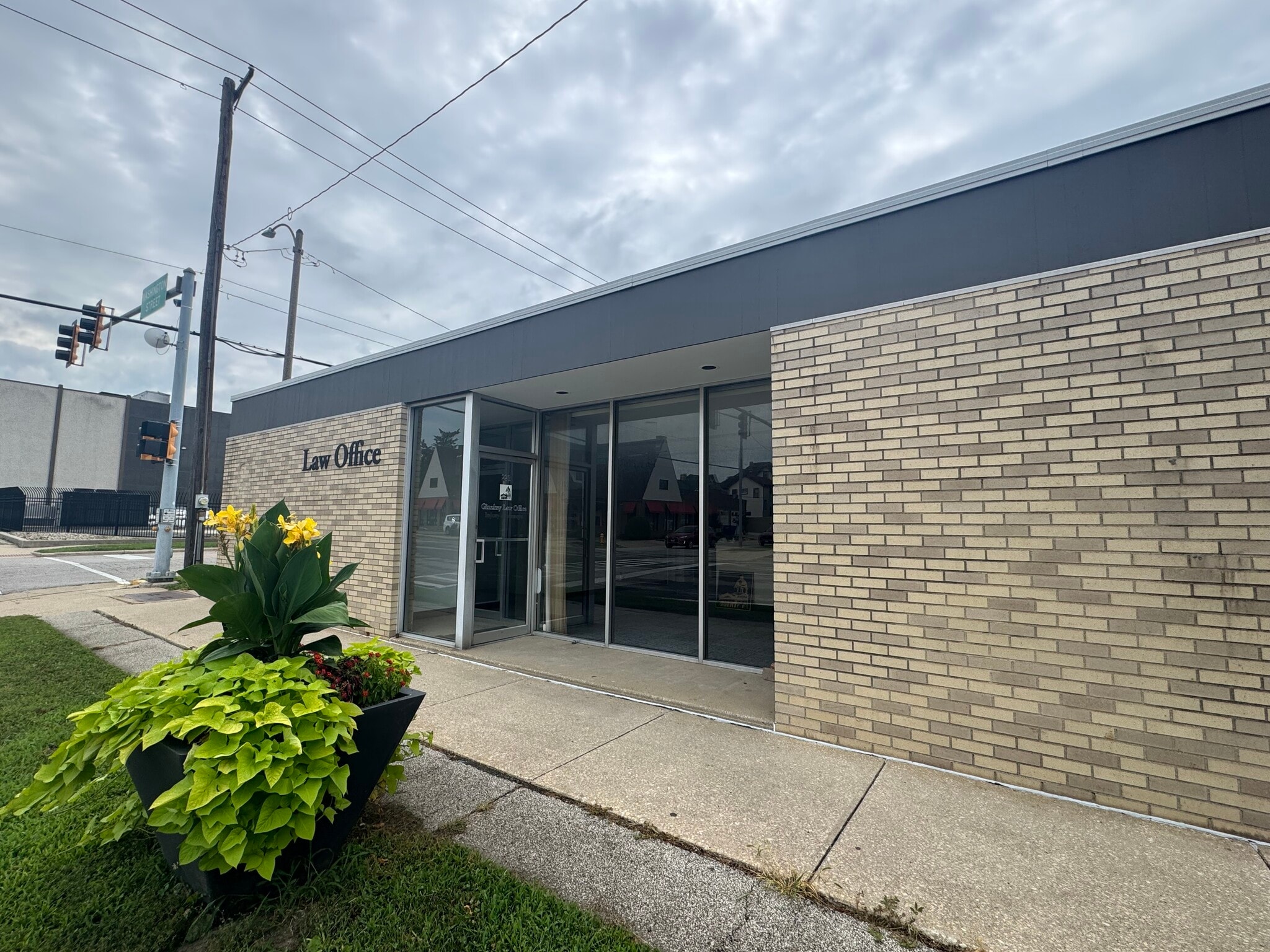 221 E Washington St, Bloomington, IL for lease Interior Photo- Image 1 of 15