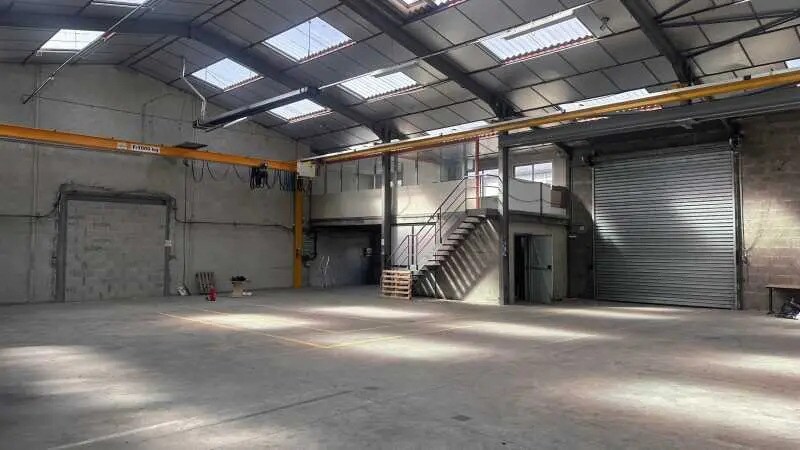 Local d'activités dans Rillieux-la-Pape à vendre - Photo du bâtiment - Image 2 de 8