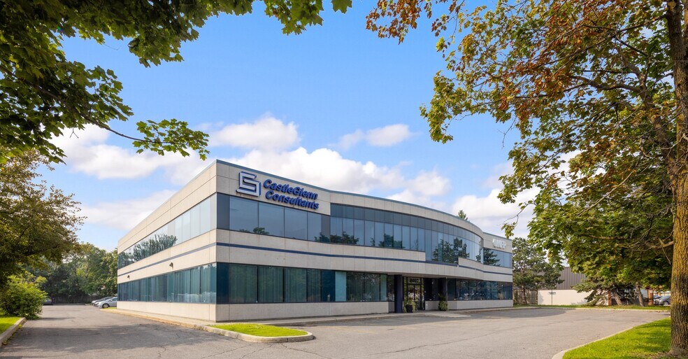 2460 Lancaster Rd, Ottawa, ON à louer - Photo du bâtiment - Image 2 de 9