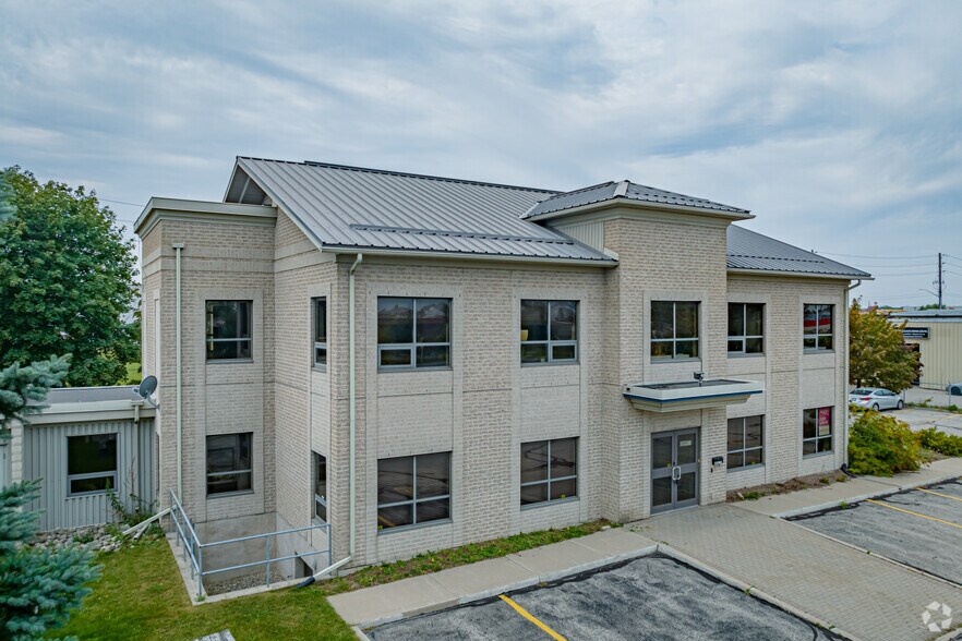 21 Lewis Rd, Guelph, ON à louer - Photo principale - Image 1 de 5