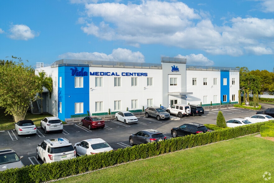 2550 NW 100th Ave, Doral, FL à vendre - Photo du bâtiment - Image 3 de 30