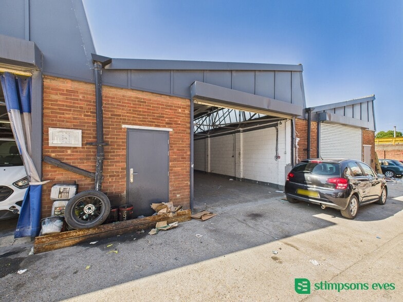 320-328 Selbourne Rd, Luton for lease - Building Photo - Image 2 of 19
