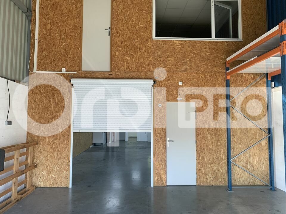 Flex in SAINT-JEAN-D'ILLAC for sale Interior Photo- Image 1 of 12