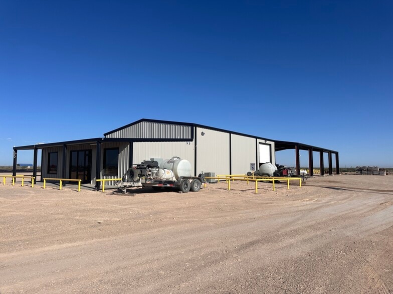 482 County Road 132, Pecos, TX for lease - Building Photo - Image 1 of 12