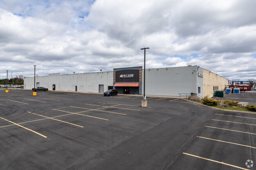 2500 Grant Ave, Philadelphia, PA for lease - Building Photo - Image 1 of 55