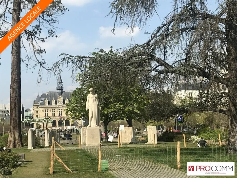 Retail in Vincennes for lease Aerial- Image 1 of 6