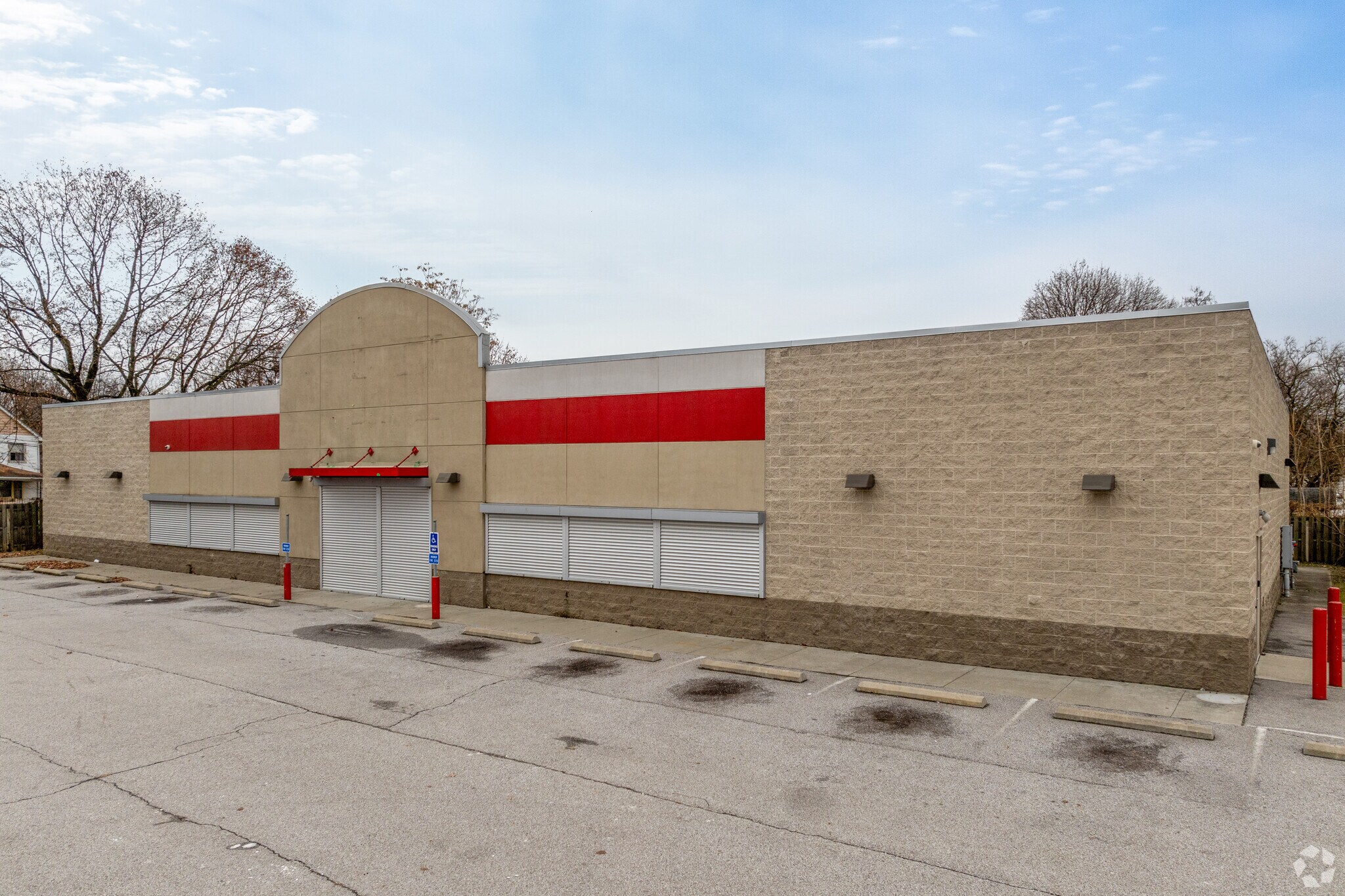 580 Vernon Odom Blvd, Akron, OH à vendre Photo du bâtiment- Image 1 de 11