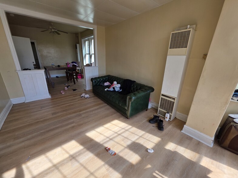 3742 W Montrose Ave, Chicago, IL à vendre - Photo intérieure - Image 3 de 7