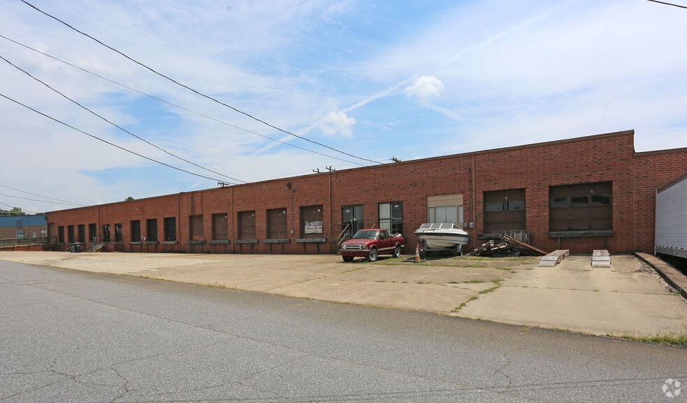 349-373 16th St Pl, Hickory, NC for lease - Building Photo - Image 2 of 4