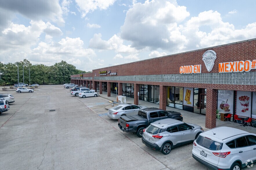 407 W Baker Rd, Baytown, TX à louer - Photo du bâtiment - Image 3 de 11