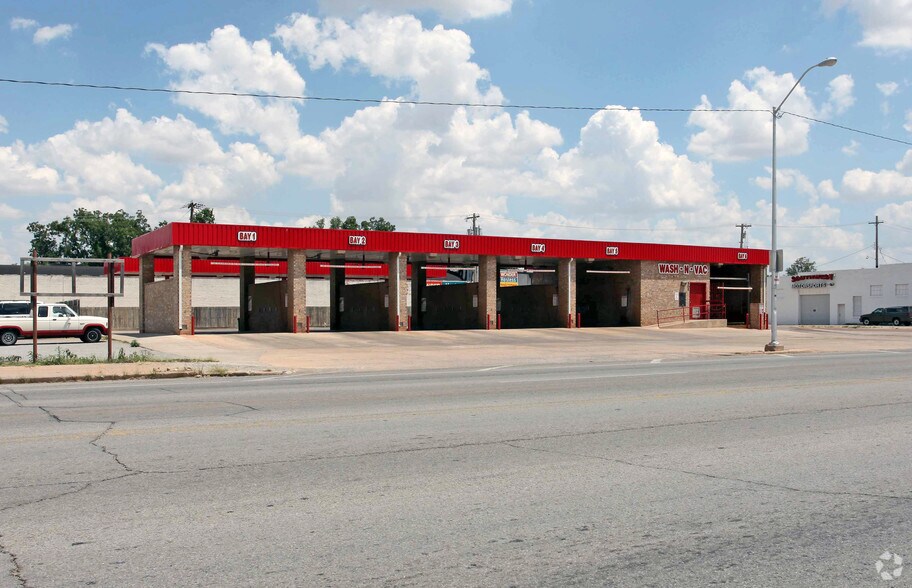 502 W Choctaw Ave, Chickasha, OK for sale - Primary Photo - Image 1 of 1