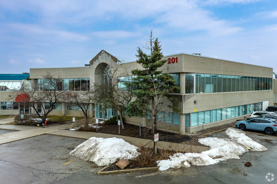 201 Whitehall Dr, Markham, ON à vendre - Photo du bâtiment - Image 1 de 1