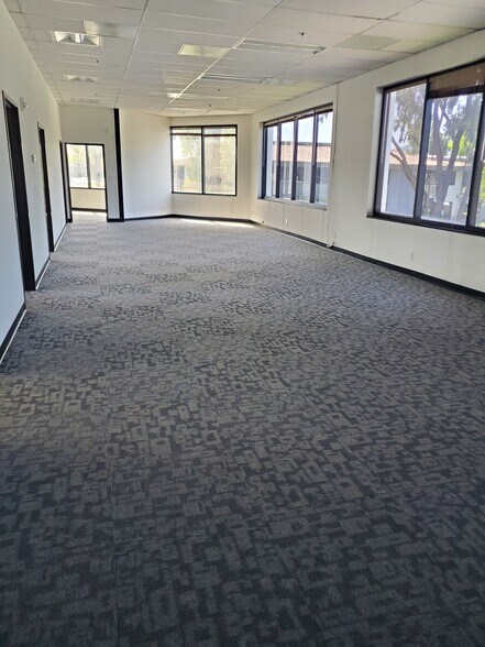 90 Great Oaks Blvd, San Jose, CA à louer - Photo du bâtiment - Image 3 de 15