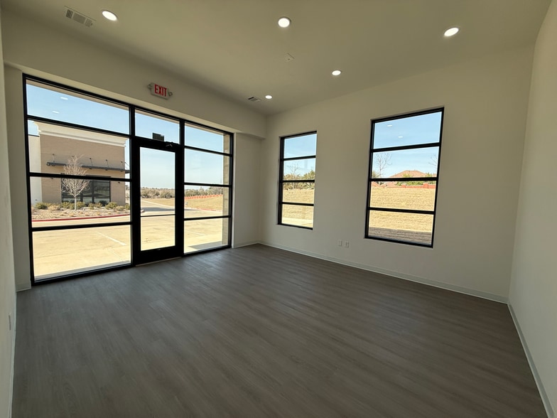 4540 N MacArthur Blvd, Irving, TX for lease - Interior Photo - Image 3 of 6