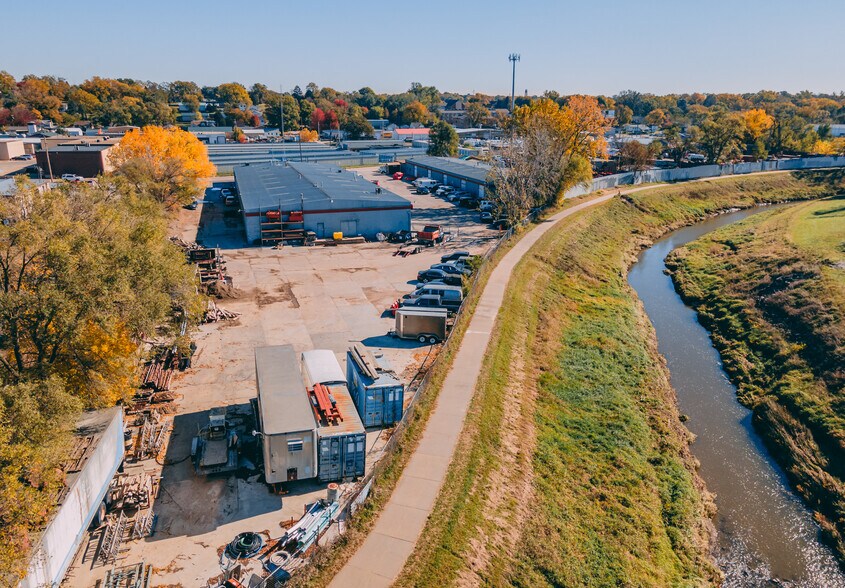 2320 Keystone Dr, Omaha, NE à louer - Photo du bâtiment - Image 3 de 3