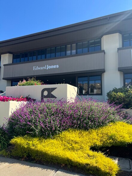 126 Clock Tower Pl, Carmel, CA à louer - Photo du bâtiment - Image 3 de 7