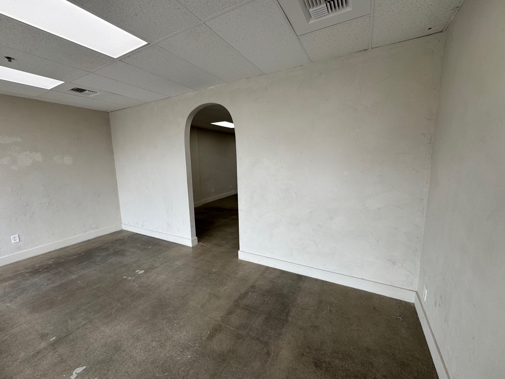 8831-8961 Adams Ave, Huntington Beach, CA for lease Lobby- Image 1 of 6
