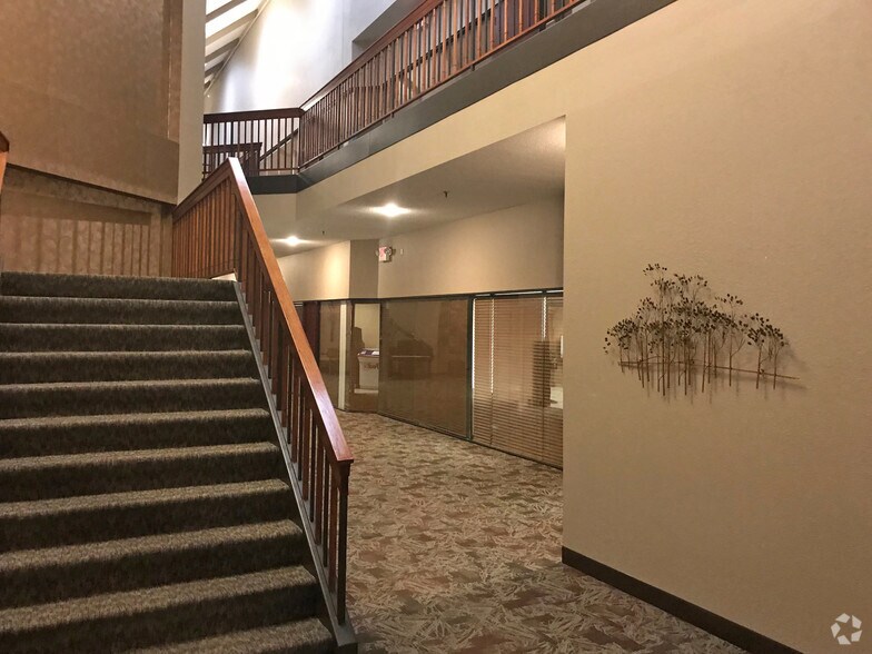 7101 Northland Cir N, Brooklyn Park, MN à louer - Photo intérieure - Image 3 de 4