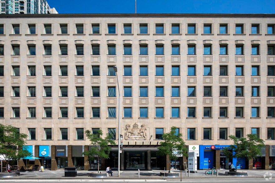 120 Bloor St E, Toronto, ON à louer - Photo du bâtiment - Image 3 de 11