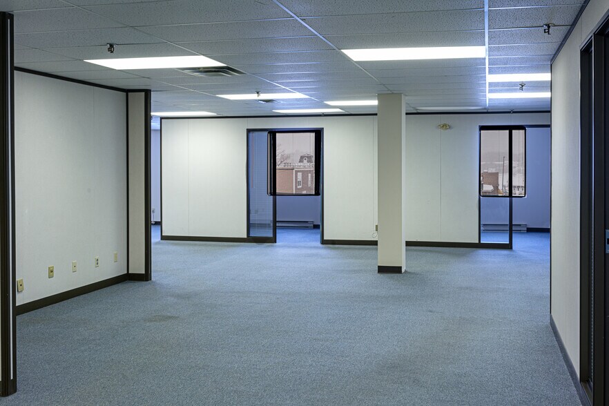 159-161 Main St, Bathurst, NB à louer - Photo intérieure - Image 2 de 4