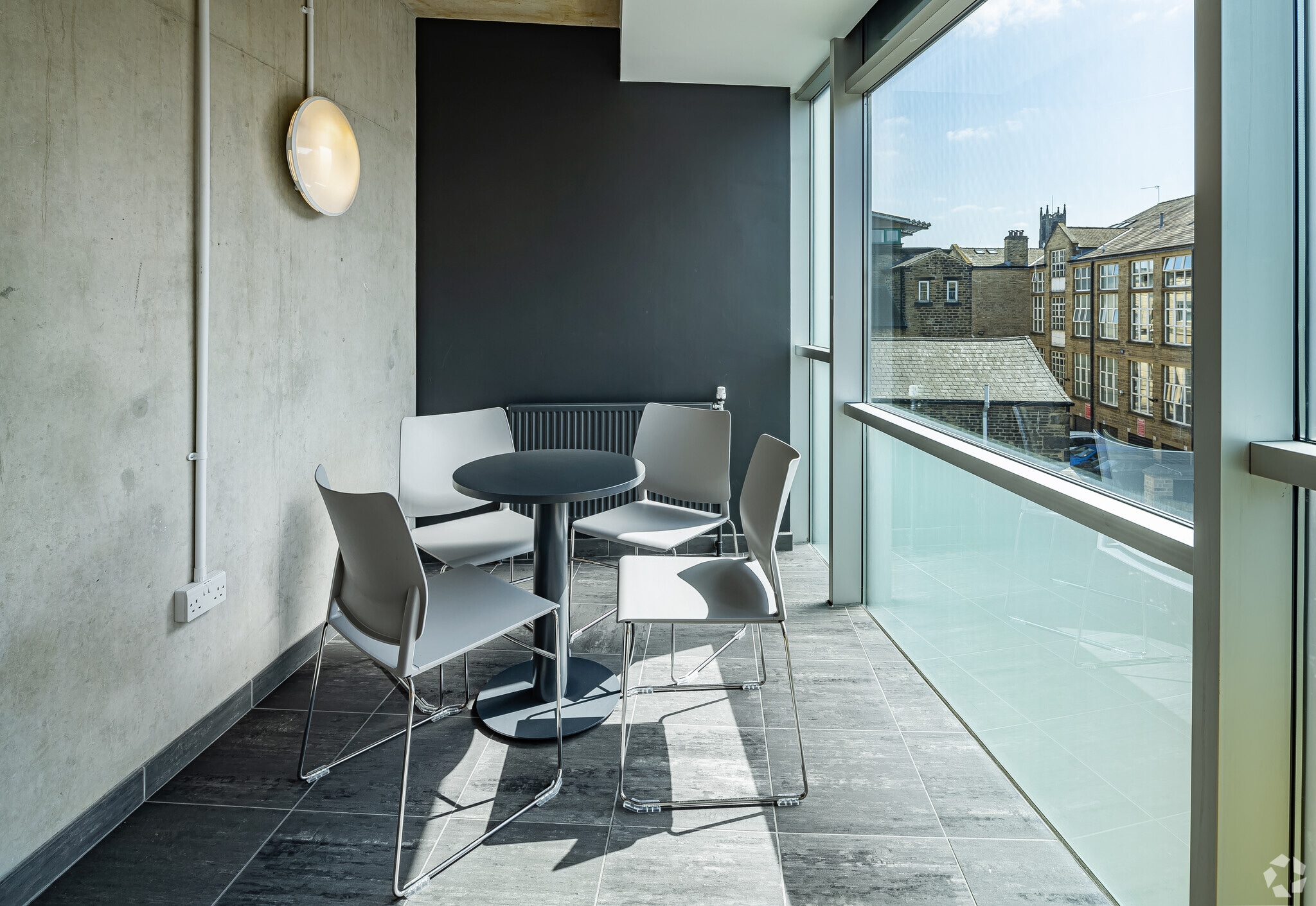 6 Friendly St, Huddersfield for lease Interior Photo- Image 1 of 9