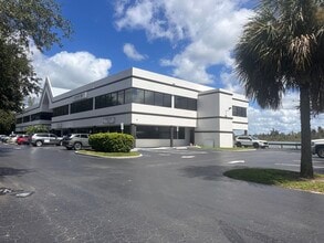 17595 S Tamiami Trl, Fort Myers, FL à louer Photo intérieure- Image 2 de 5