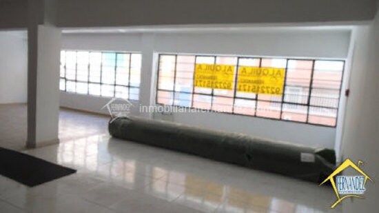 Retail in Cáceres for lease - Building Photo - Image 2 of 8