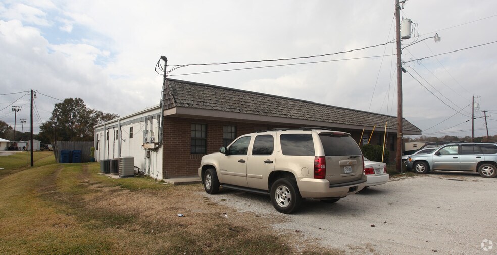 1440-1442 E Bridge St, Breaux Bridge, LA à louer - Photo du bâtiment - Image 2 de 3