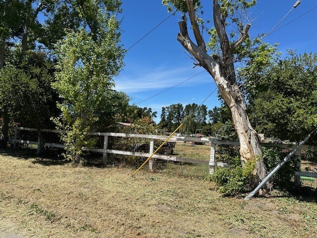 165 Leslie St, Los Alamos, CA for lease - Building Photo - Image 2 of 7