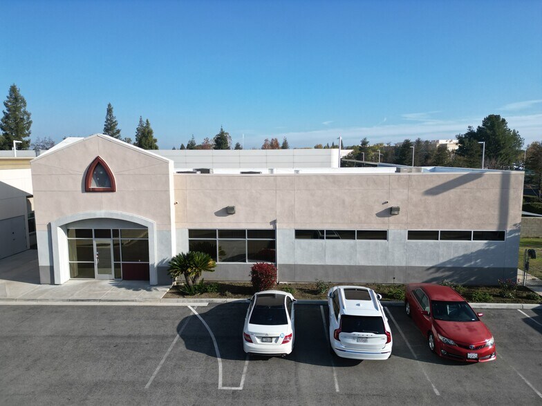 9879 Camino Media, Bakersfield, CA à louer - Photo du bâtiment - Image 3 de 3