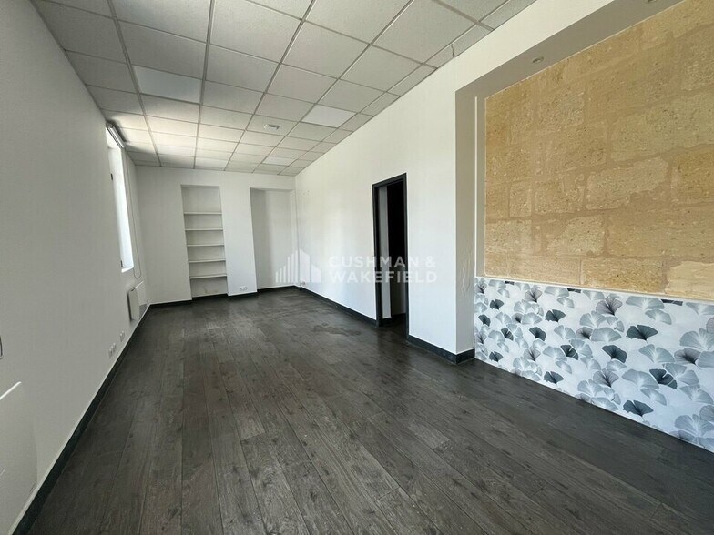 Bureau dans Bègles à louer - Photo du bâtiment - Image 2 de 4