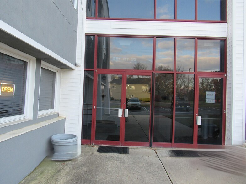 981 State Route 33 W, Monroe Township, NJ à louer - Photo du bâtiment - Image 3 de 13