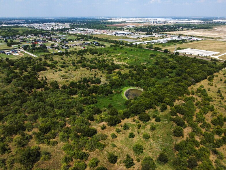 1015 N Crowley Rd, Crowley, TX à vendre - Photo du bâtiment - Image 3 de 7
