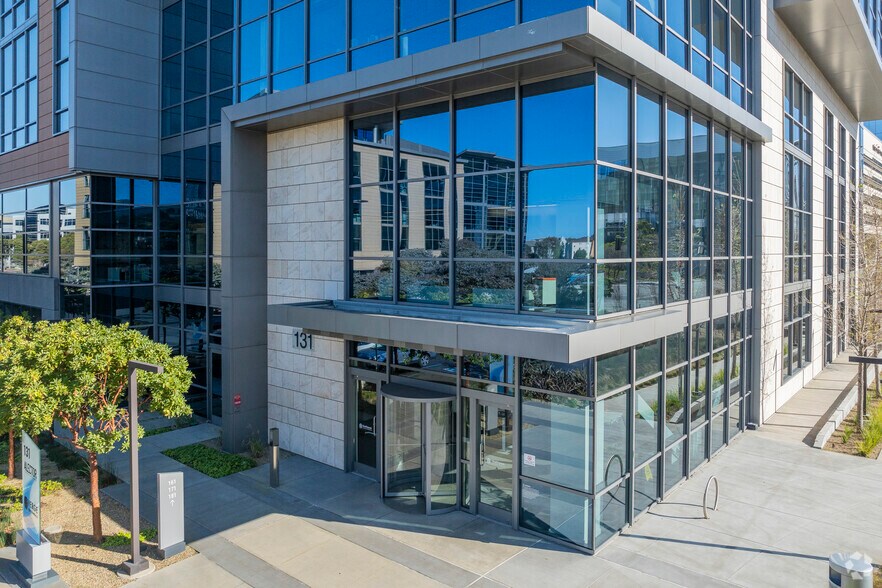 131 Oyster Point Blvd, South San Francisco, CA à louer - Photo du bâtiment - Image 3 de 3