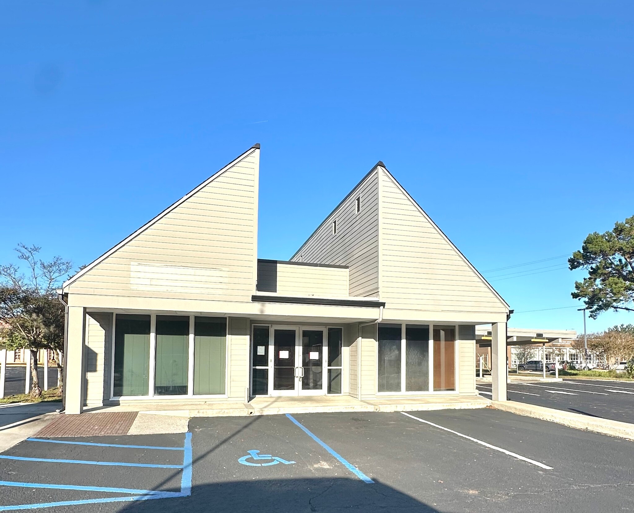 301-305 N Goose Creek Blvd, Goose Creek, SC for lease Building Photo- Image 1 of 20
