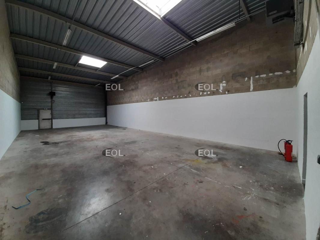 Flex in Chilly-Mazarin for lease Interior Photo- Image 1 of 9