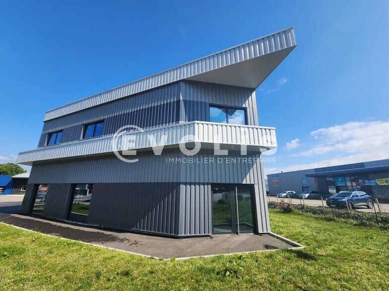 139 Rue Isaac Asimov, Bourgoin-Jallieu for lease - Building Photo - Image 1 of 40