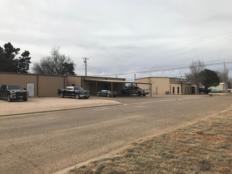 103 W Gulf St, Sundown, TX for sale - Building Photo - Image 2 of 12