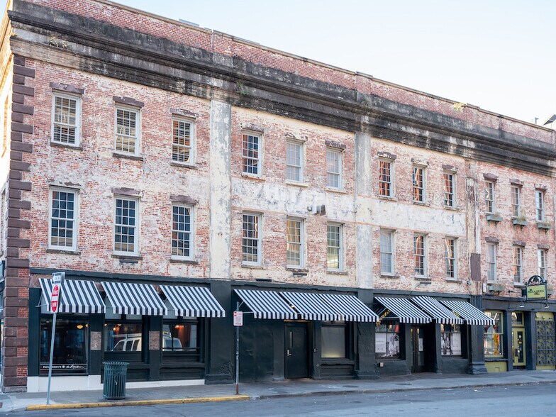 Former Paula Deen's - The Lady & Sons portefeuille de 1 propriétés à vendre sur LoopNet.ca - Photo du bâtiment - Image 2 de 13