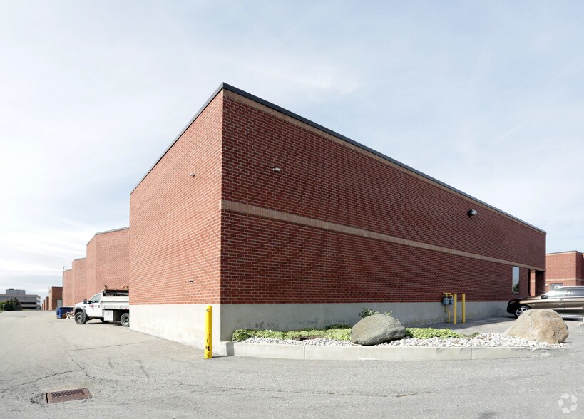 208 Britannia Rd E, Mississauga, ON for lease - Building Photo - Image 2 of 2